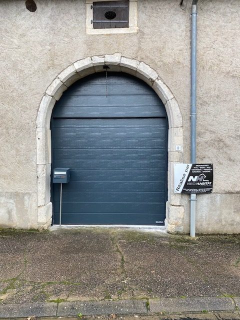 Porte de garage motorisée à Vittel